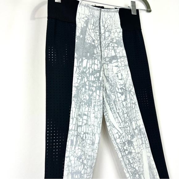 Blue Life Fit Women’s Sz S Perforated Sides Contrast Leggings Activewear Yoga - Picture 7 of 16